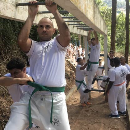 Alunos em circuito de treinamento na Kobilandia